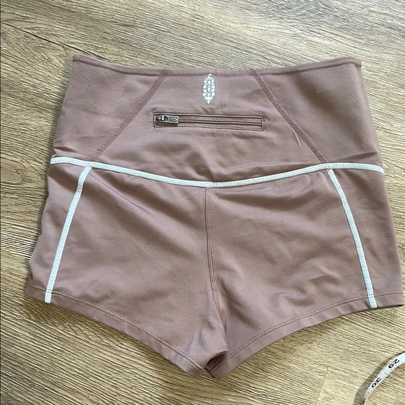FP Movement You’re a Peach Sporty Short Shorts High-Waisted Mauve - Picture 8 of 8